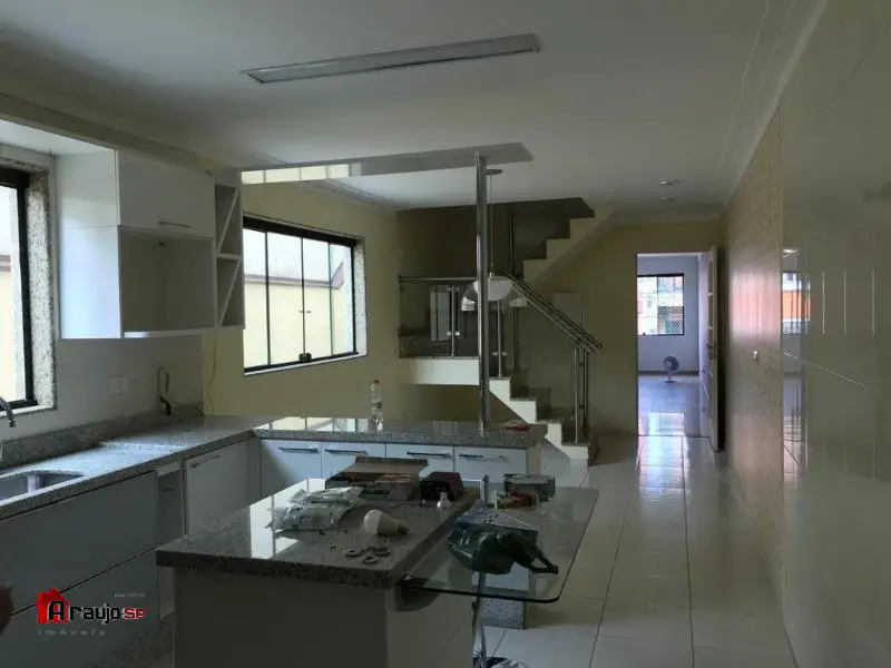 Foto 2 de Sobrado com 4 Quartos para alugar, 270m² em Jardim Têxtil, São Paulo
