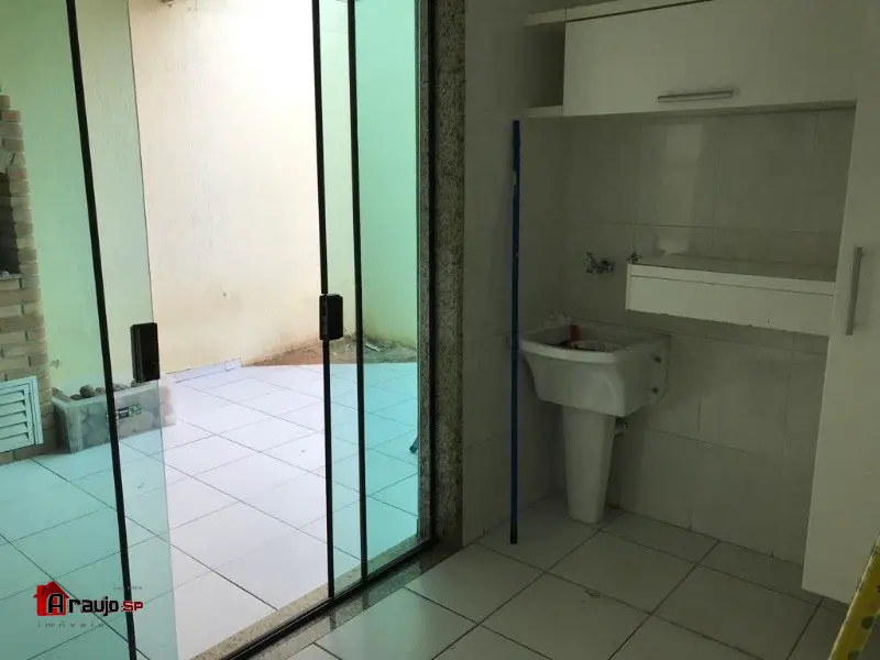 Foto 5 de Sobrado com 4 Quartos para alugar, 270m² em Jardim Têxtil, São Paulo
