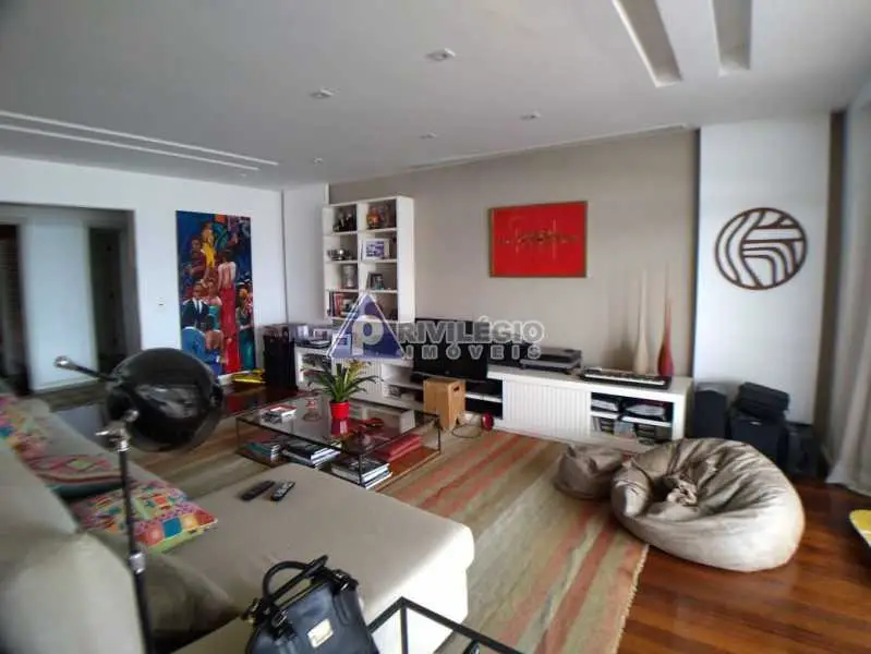 Foto 3 de Apartamento com 4 Quartos à venda, 270m² em Copacabana, Rio de Janeiro