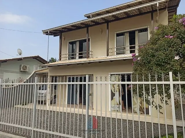 Foto 1 de Casa com 3 Quartos à venda, 290m² em Jardim Iririú, Joinville