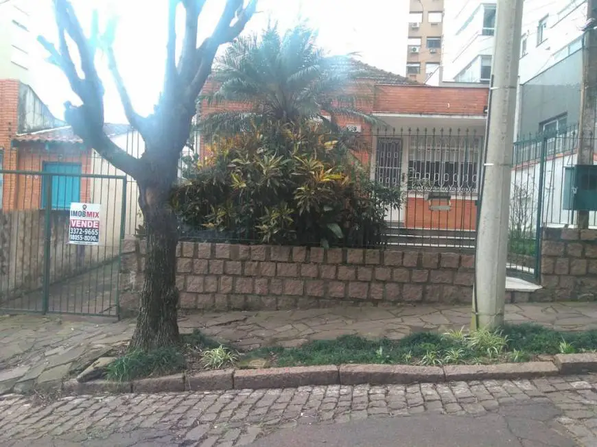 Foto 1 de Casa com 3 Quartos à venda, 180m² em Passo da Areia, Porto Alegre