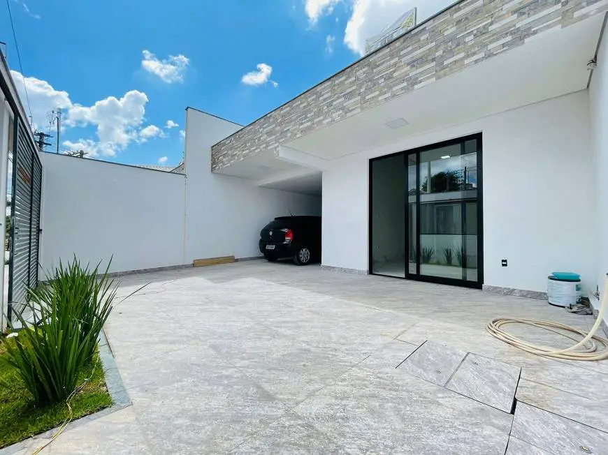 Foto 1 de Casa com 3 Quartos à venda, 133m² em Planalto, Belo Horizonte