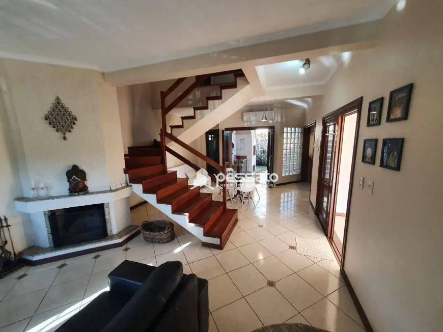 Foto 4 de Casa com 3 Quartos à venda, 215m² em Vale do Sol, Cachoeirinha