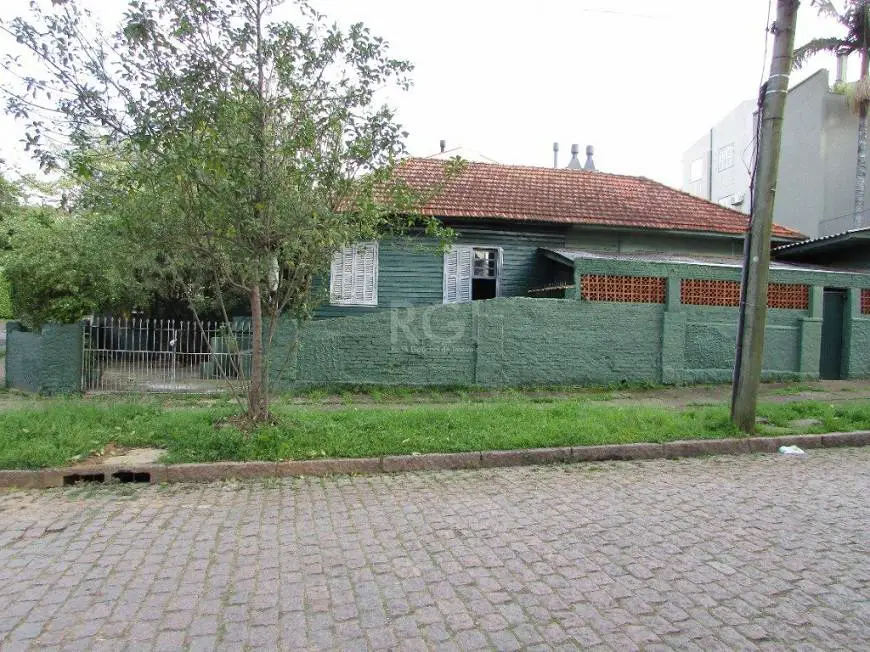Foto 1 de Lote/Terreno à venda, 243m² em Chácara das Pedras, Porto Alegre