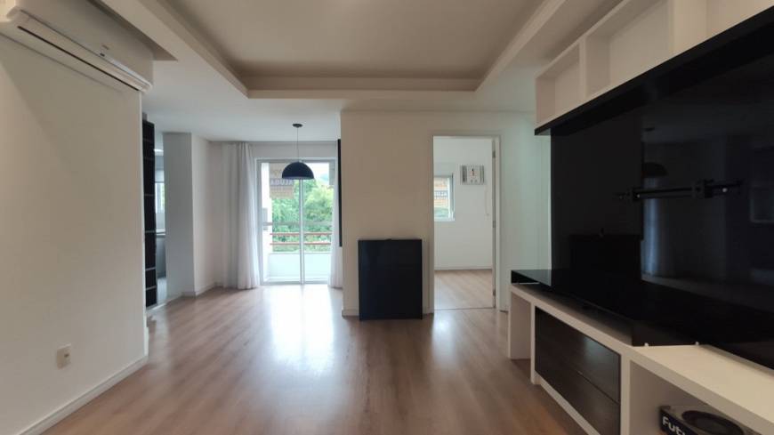 Foto 2 de Apartamento com 2 Quartos para alugar, 69m² em Atiradores, Joinville