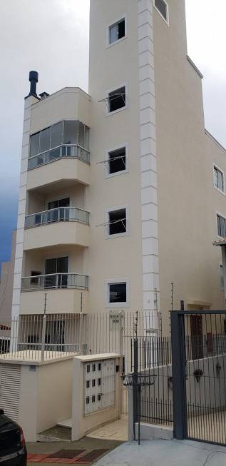 Foto 1 de Apartamento com 2 Quartos à venda, 58m² em Barreiros, São José