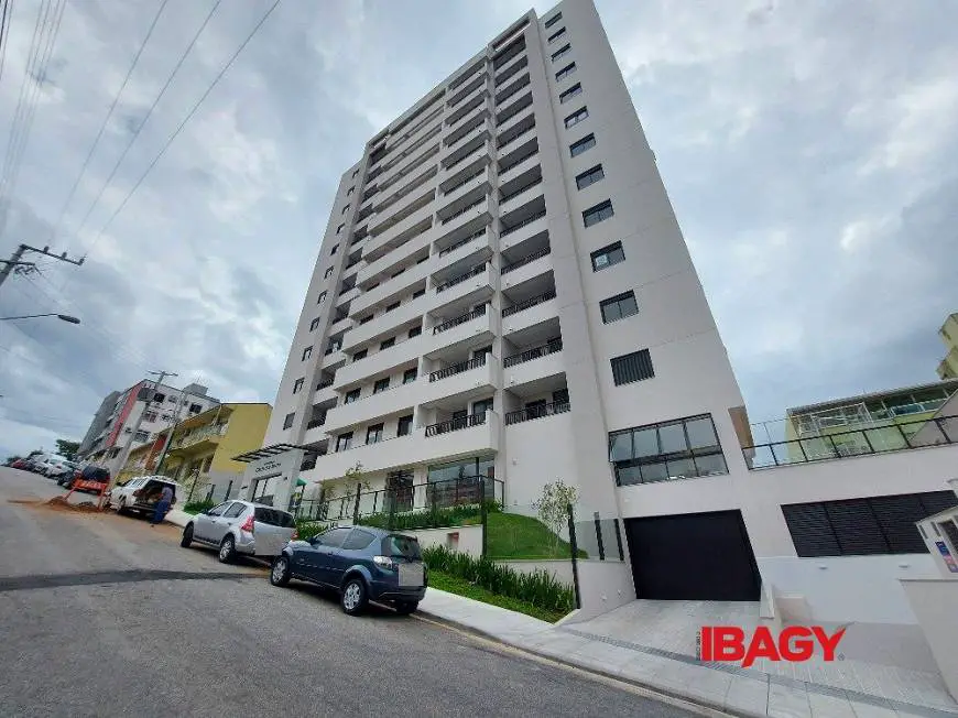Foto 1 de Apartamento com 3 Quartos para alugar, 127m² em Barreiros, São José