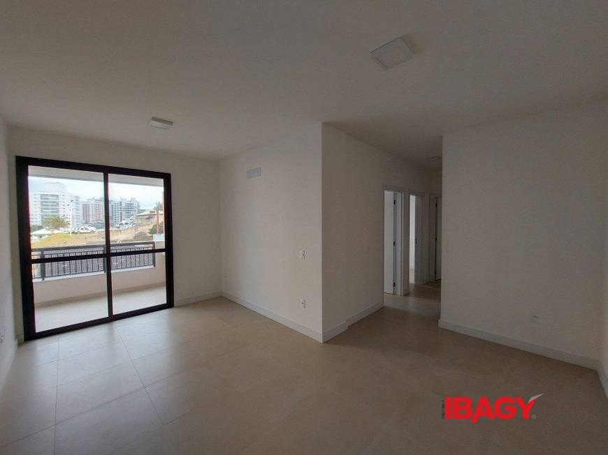 Foto 5 de Apartamento com 3 Quartos para alugar, 127m² em Barreiros, São José