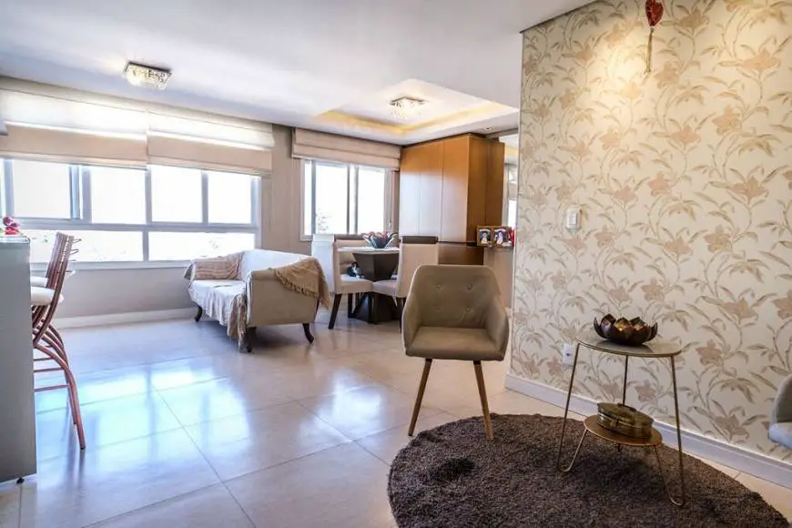 Foto 2 de Apartamento com 3 Quartos à venda, 70m² em Passo da Areia, Porto Alegre