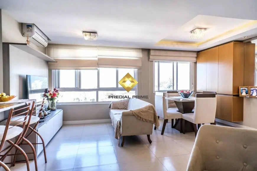Foto 3 de Apartamento com 3 Quartos à venda, 70m² em Passo da Areia, Porto Alegre