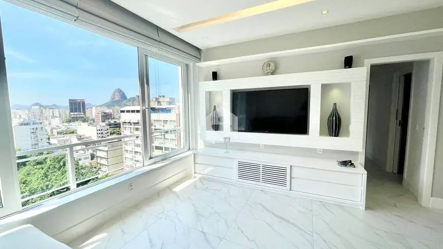 Foto 1 de Apartamento com 4 Quartos para alugar, 107m² em Botafogo, Rio de Janeiro