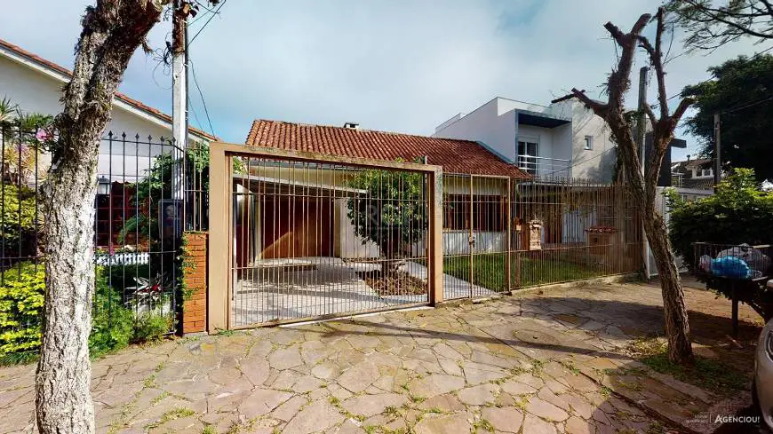 Foto 2 de Apartamento com 4 Quartos à venda, 120m² em Espiríto Santo, Porto Alegre