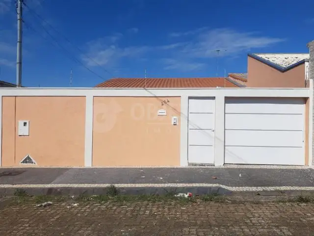 Foto 1 de Casa com 3 Quartos para alugar, 250m² em Jardim das Palmeiras, Uberlândia