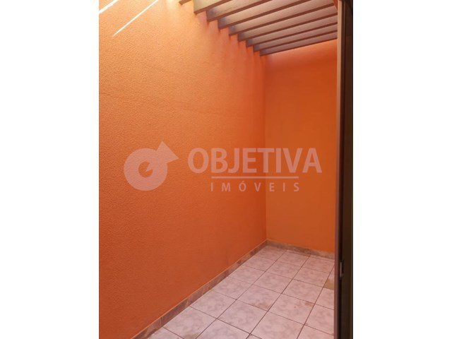 Foto 5 de Casa com 3 Quartos para alugar, 250m² em Jardim das Palmeiras, Uberlândia