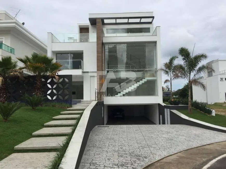 Foto 1 de Casa com 4 Quartos à venda, 553m² em Balneário Santa Clara , Itajaí