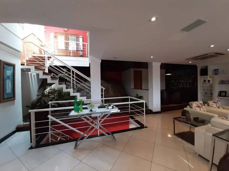 Foto 1 de Casa com 4 Quartos à venda, 412m² em Charitas, Niterói