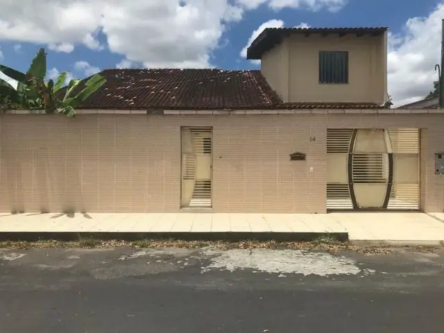 Foto 2 de Casa com 4 Quartos à venda, 450m² em Planalto, Manaus