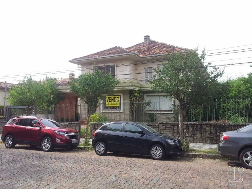 Foto 1 de Casa com 8 Quartos à venda, 550m² em Jardim Lindóia, Porto Alegre