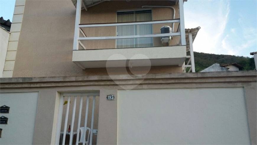 Foto 1 de Casa de Condomínio com 2 Quartos à venda, 69m² em Jardim Sulacap, Rio de Janeiro
