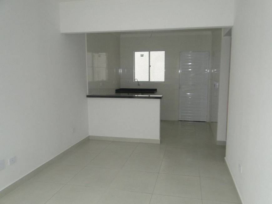Foto 2 de Casa de Condomínio com 2 Quartos à venda, 53m² em Maracanã, Praia Grande