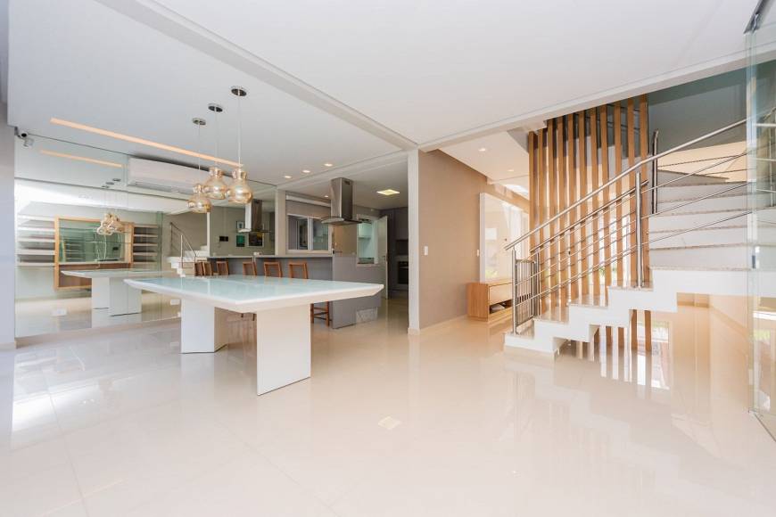Foto 1 de Casa de Condomínio com 3 Quartos à venda, 235m² em Campo Comprido, Curitiba
