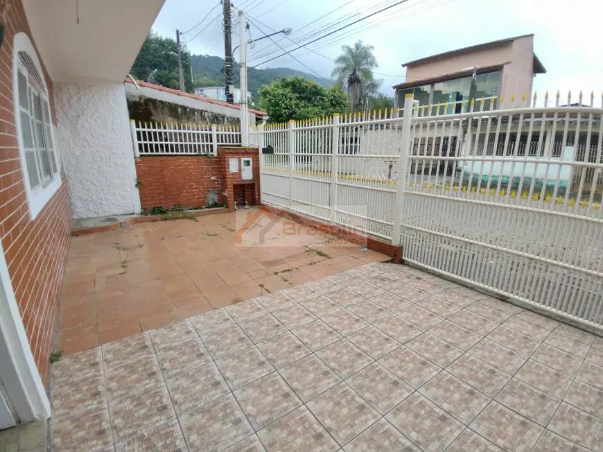 Foto 4 de Sobrado com 3 Quartos à venda, 143m² em Vila Sao Paulo, Mongaguá