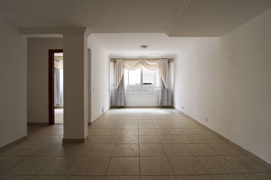 Foto 3 de Apartamento com 2 Quartos à venda, 68m² em Água Verde, Curitiba