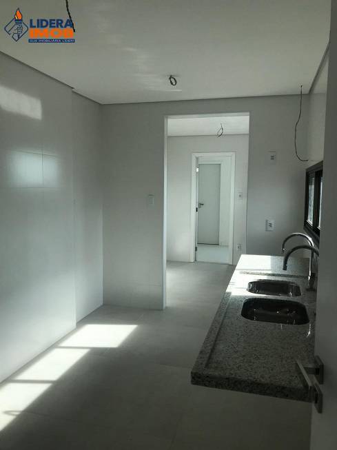 Foto 2 de Apartamento com 3 Quartos à venda, 175m² em Santa Mônica, Feira de Santana