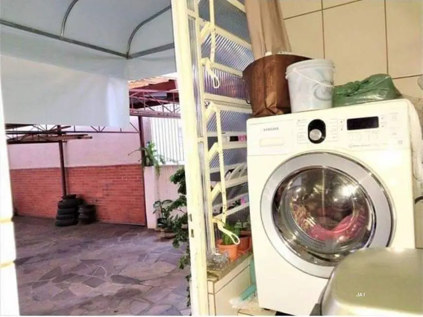 Foto 2 de Apartamento com 3 Quartos à venda, 59m² em São Sebastião, Porto Alegre