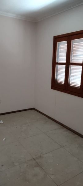 Foto 2 de Casa com 3 Quartos à venda, 75m² em Guarujá, Porto Alegre