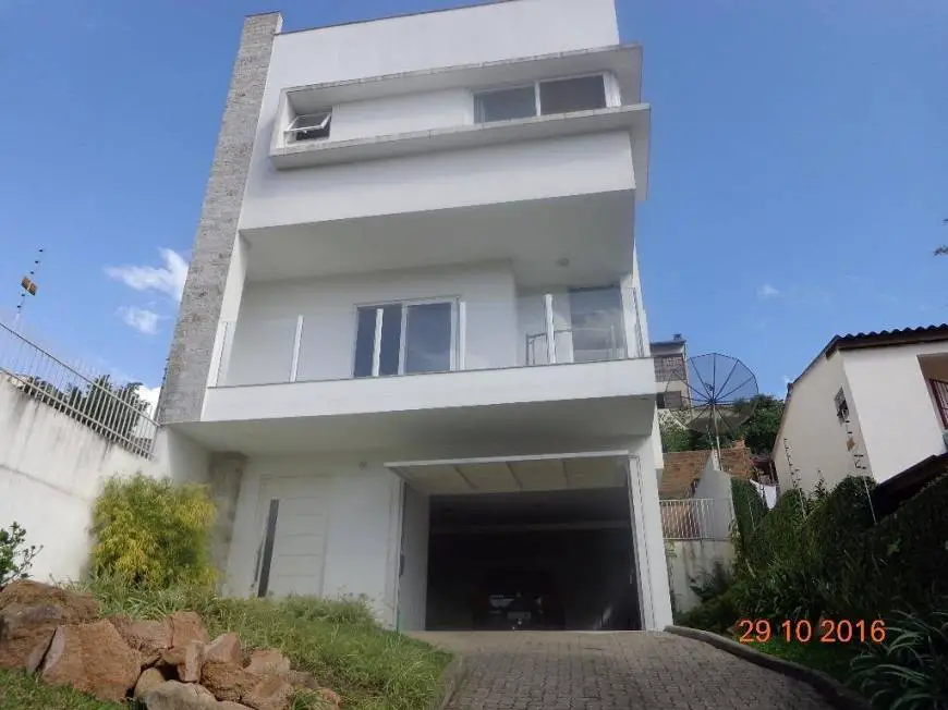 Foto 1 de Casa com 3 Quartos à venda, 217m² em Teresópolis, Porto Alegre