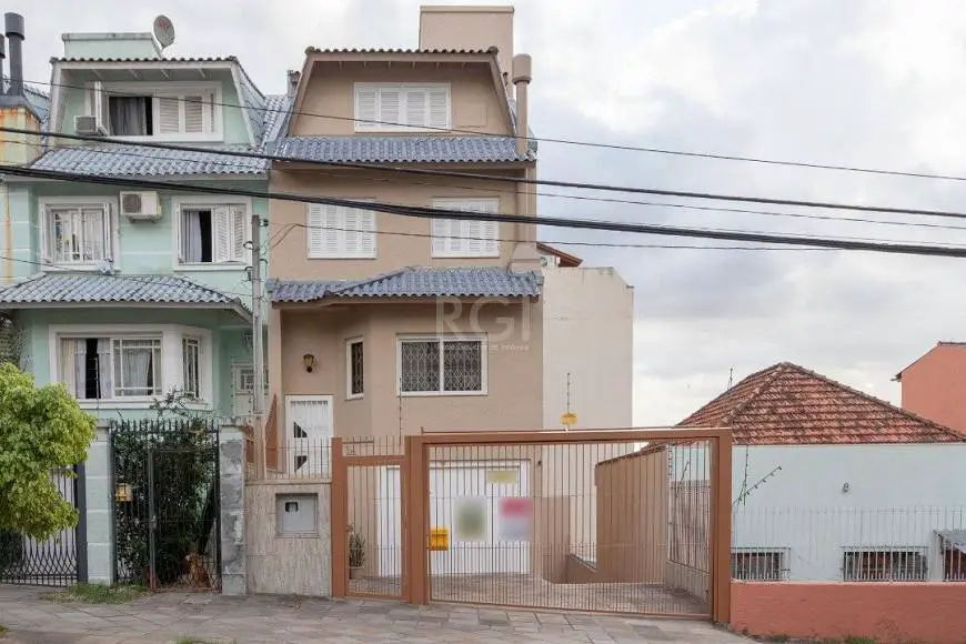 Foto 2 de Casa com 3 Quartos à venda, 166m² em Vila Assunção, Porto Alegre