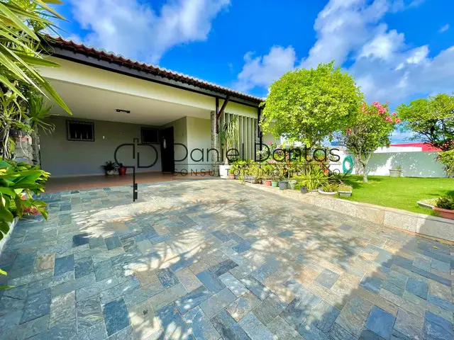 Foto 1 de Casa com 4 Quartos à venda, 239m² em Candelária, Natal