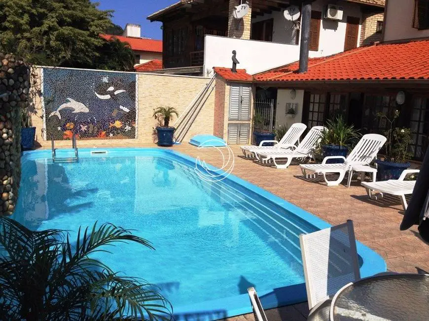 Foto 1 de Casa com 4 Quartos à venda, 251m² em Itacorubi, Florianópolis