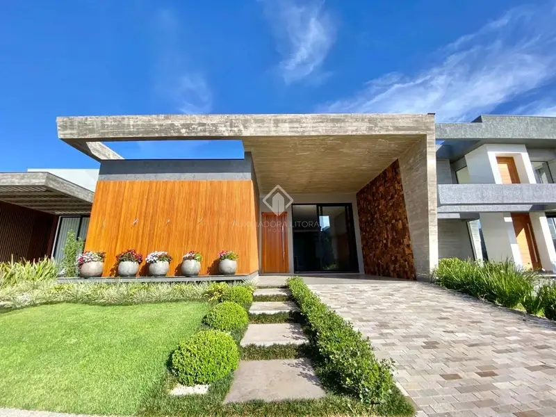 Foto 1 de Casa de Condomínio com 3 Quartos à venda, 200m² em Centro, Capão da Canoa