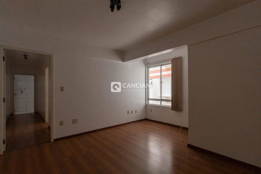 Foto 2 de Apartamento com 1 Quarto à venda, 52m² em Nossa Senhora das Dores, Santa Maria