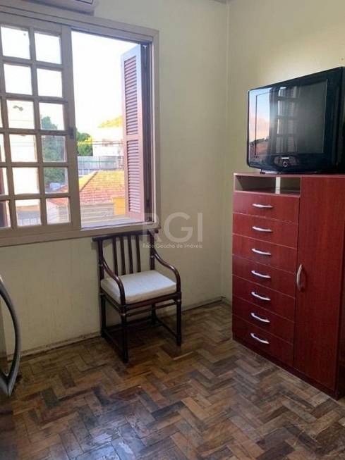 Foto 4 de Apartamento com 2 Quartos à venda, 70m² em Navegantes, Porto Alegre
