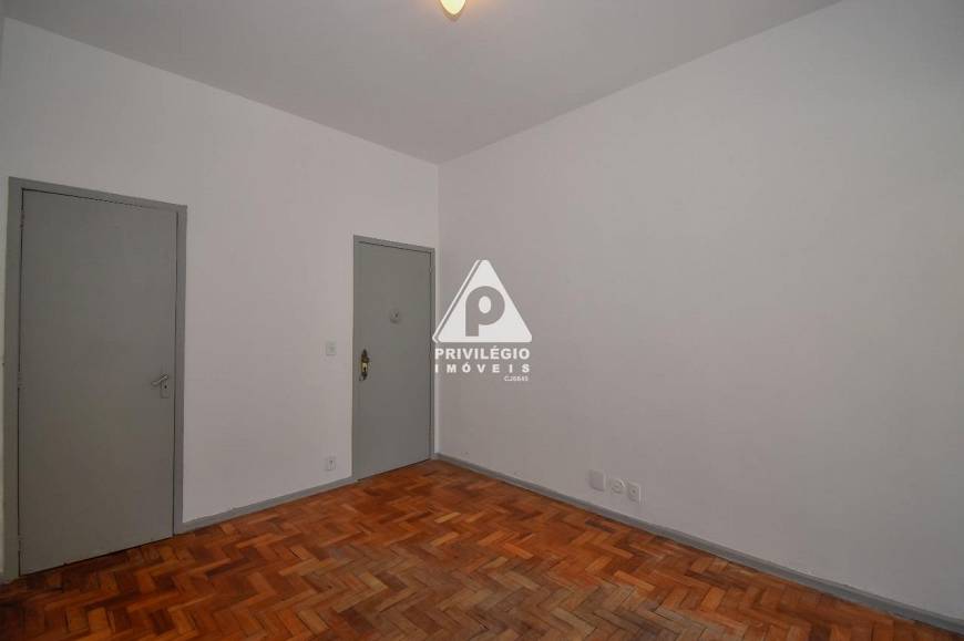 Foto 3 de Apartamento com 3 Quartos à venda, 90m² em Copacabana, Rio de Janeiro