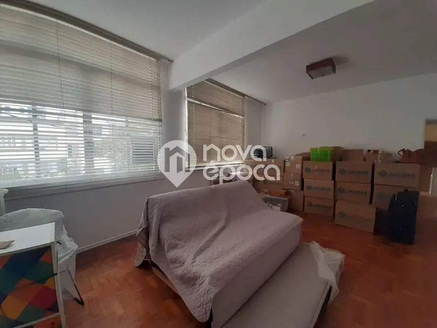 Foto 4 de Apartamento com 4 Quartos à venda, 160m² em Copacabana, Rio de Janeiro