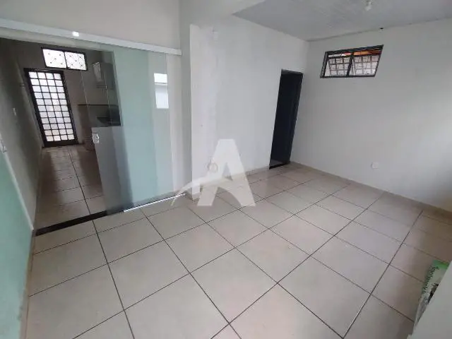 Foto 1 de Casa com 1 Quarto para alugar, 10m² em Planalto, Uberlândia