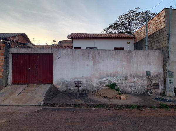 Foto 1 de Casa com 2 Quartos à venda, 210m² em Centro, Uberaba