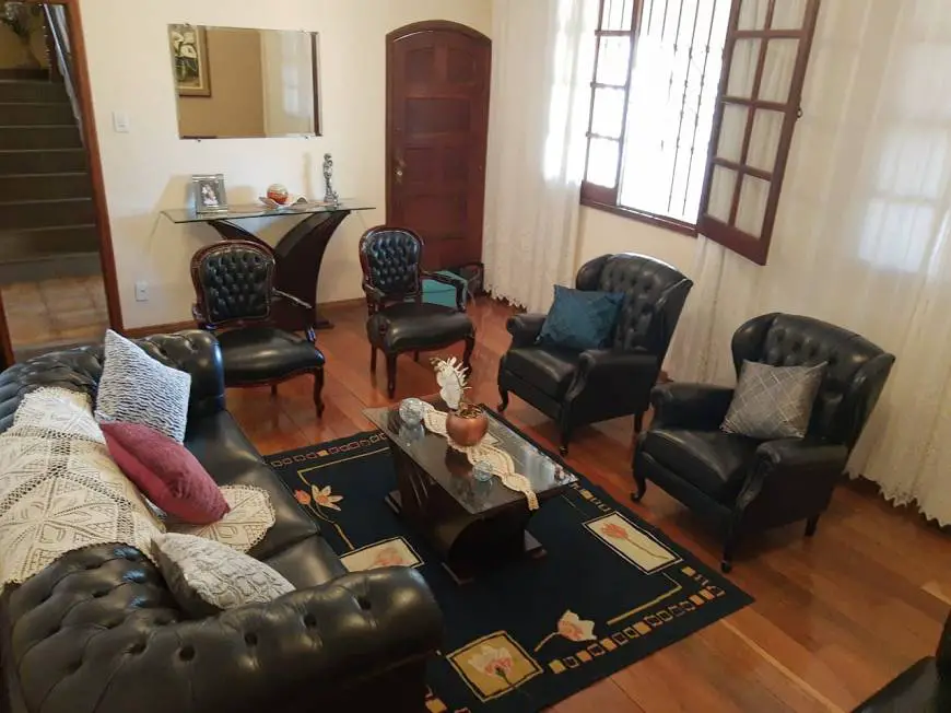 Foto 1 de Casa com 3 Quartos à venda, 557m² em Castelo, Belo Horizonte