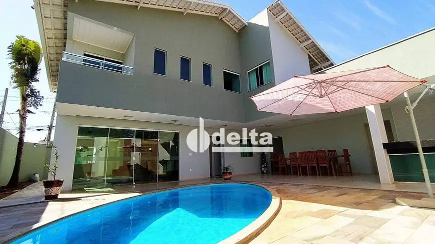 Foto 1 de Casa com 3 Quartos à venda, 350m² em Santa Rosa, Uberlândia