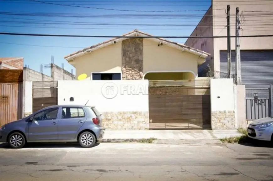 Foto 1 de Casa com 3 Quartos para alugar, 250m² em São Gonçalo, Taubaté
