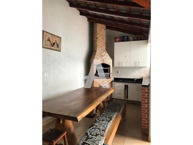 Foto 1 de Casa com 3 Quartos à venda, 250m² em Tubalina, Uberlândia