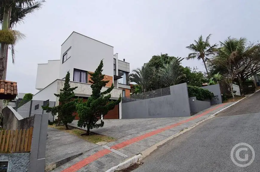 Foto 2 de Casa com 4 Quartos para alugar, 525m² em Bosque das Mansões, São José