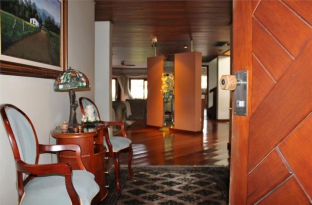 Foto 2 de Casa com 4 Quartos à venda, 410m² em Petrópolis, Porto Alegre
