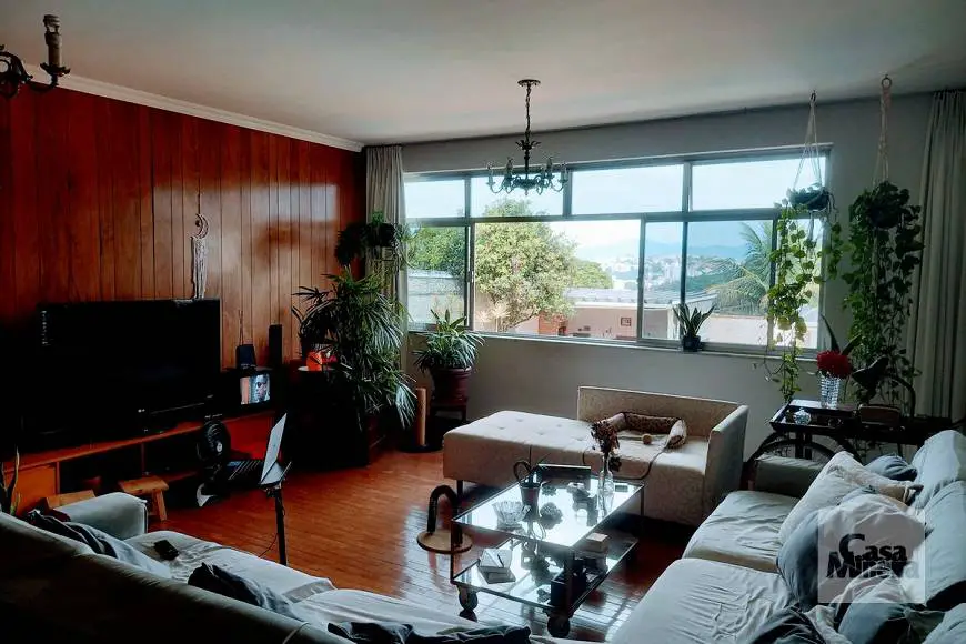 Foto 4 de Casa com 5 Quartos à venda, 240m² em São Luíz, Belo Horizonte