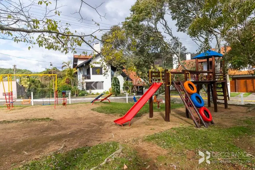 Foto 2 de Casa de Condomínio com 4 Quartos à venda, 398m² em Espiríto Santo, Porto Alegre