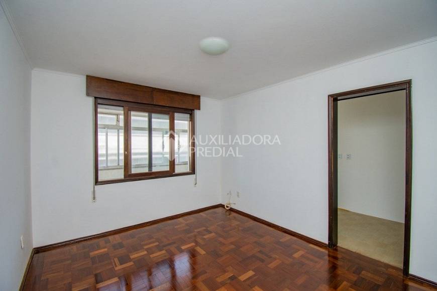 Foto 2 de Apartamento com 2 Quartos para alugar, 80m² em Vila Ipiranga, Porto Alegre